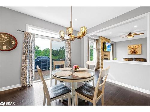 100 Mount Crescent, Angus, ON - Indoor Photo Showing Dining Room