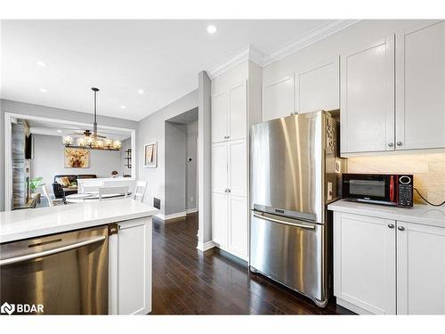 100 Mount Crescent, Angus, ON - Indoor Photo Showing Kitchen