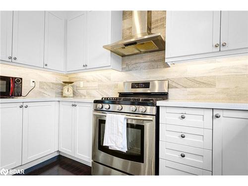 100 Mount Crescent, Angus, ON - Indoor Photo Showing Kitchen