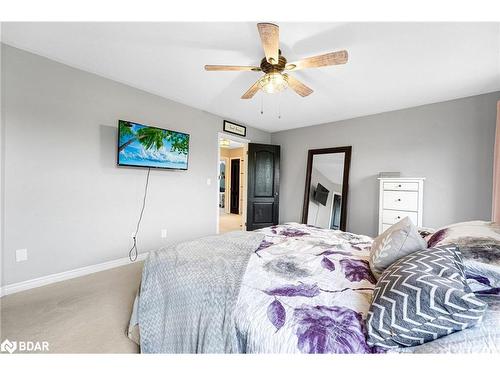 100 Mount Crescent, Angus, ON - Indoor Photo Showing Bedroom