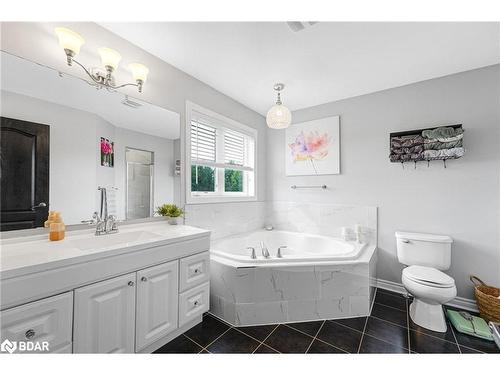 100 Mount Crescent, Angus, ON - Indoor Photo Showing Bathroom