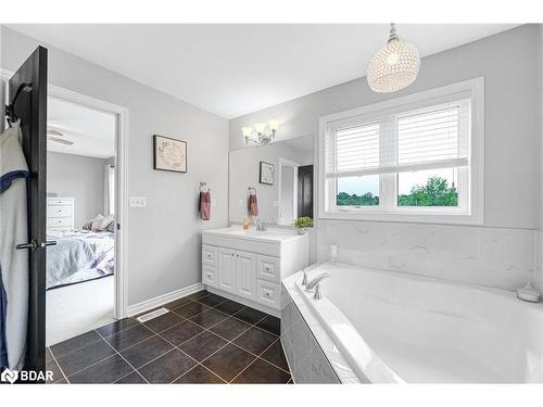 100 Mount Crescent, Angus, ON - Indoor Photo Showing Bathroom