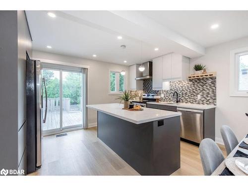 101 Bayview Drive, Barrie, ON - Indoor Photo Showing Kitchen With Upgraded Kitchen