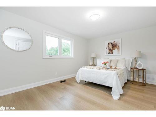 101 Bayview Drive, Barrie, ON - Indoor Photo Showing Bedroom