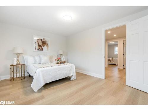 101 Bayview Drive, Barrie, ON - Indoor Photo Showing Bedroom