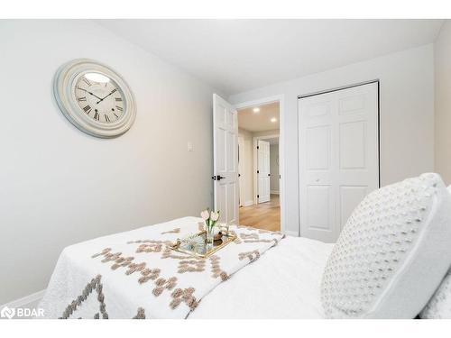 101 Bayview Drive, Barrie, ON - Indoor Photo Showing Bedroom