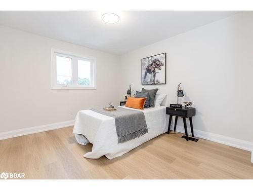 101 Bayview Drive, Barrie, ON - Indoor Photo Showing Bedroom