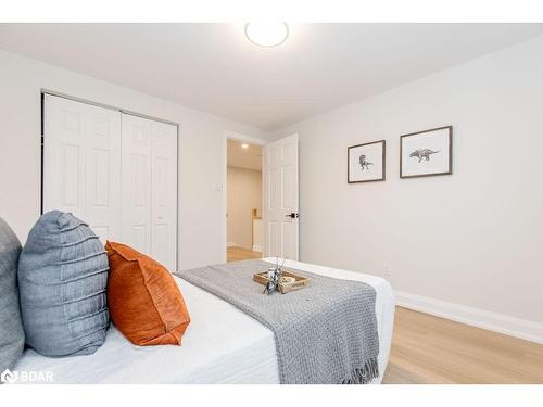 101 Bayview Drive, Barrie, ON - Indoor Photo Showing Bedroom