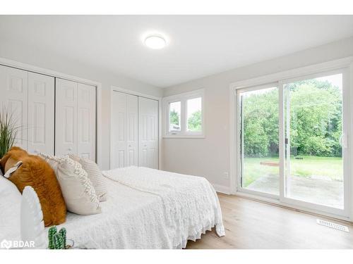 101 Bayview Drive, Barrie, ON - Indoor Photo Showing Bedroom