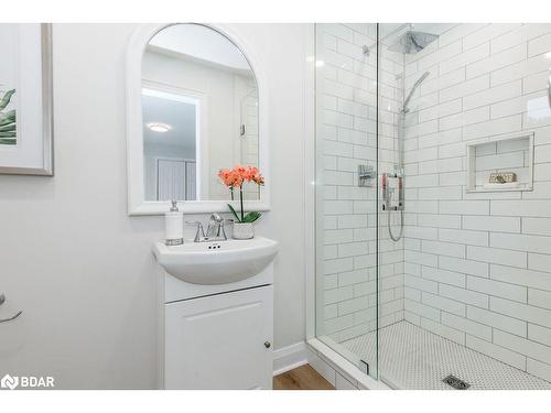 101 Bayview Drive, Barrie, ON - Indoor Photo Showing Bathroom