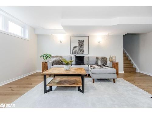 101 Bayview Drive, Barrie, ON - Indoor Photo Showing Living Room