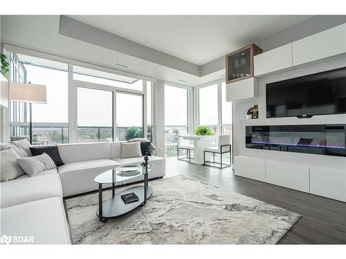 509-681 Yonge Street, Barrie, ON - Indoor Photo Showing Living Room