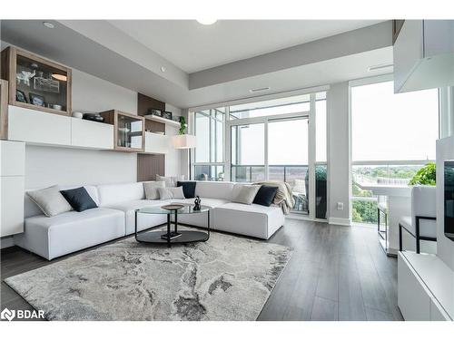 509-681 Yonge Street, Barrie, ON - Indoor Photo Showing Living Room