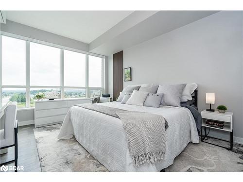 509-681 Yonge Street, Barrie, ON - Indoor Photo Showing Bedroom