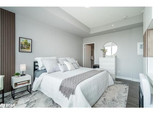 509-681 Yonge Street, Barrie, ON - Indoor Photo Showing Bedroom