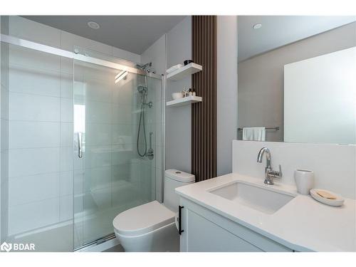 509-681 Yonge Street, Barrie, ON - Indoor Photo Showing Bathroom