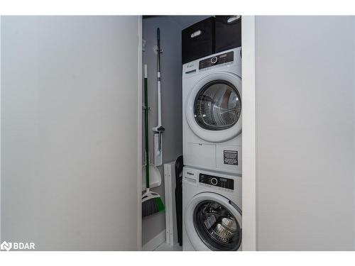 509-681 Yonge Street, Barrie, ON - Indoor Photo Showing Laundry Room