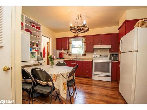 2704 Television Road, Peterborough, ON - Indoor Photo Showing Kitchen