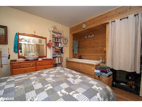 2704 Television Road, Peterborough, ON - Indoor Photo Showing Bedroom