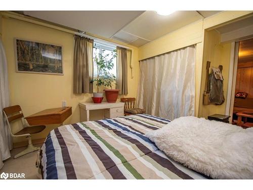 2704 Television Road, Peterborough, ON - Indoor Photo Showing Bedroom