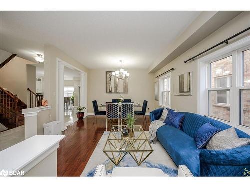 159 Wright Crescent Crescent, Niagara-On-The-Lake, ON - Indoor Photo Showing Living Room