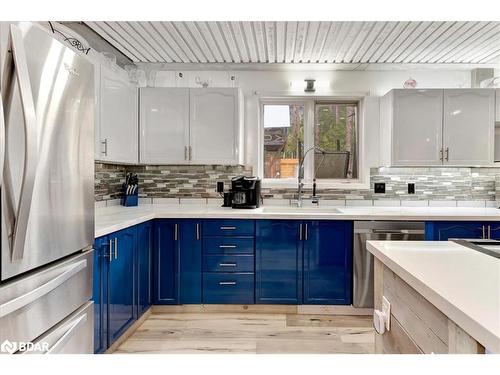 12 Pine Ridge Trail, Oro-Medonte, ON - Indoor Photo Showing Kitchen With Double Sink With Upgraded Kitchen