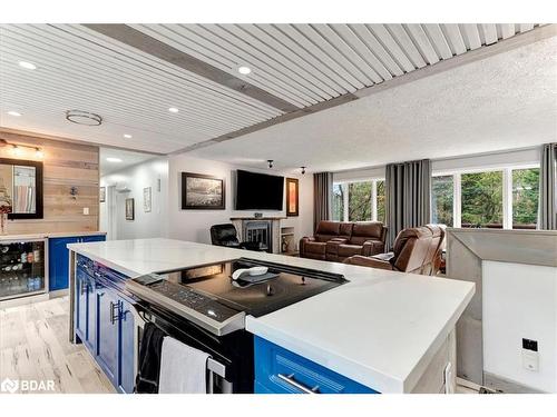 12 Pine Ridge Trail, Oro-Medonte, ON - Indoor Photo Showing Kitchen