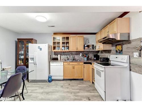 12 Pine Ridge Trail, Oro-Medonte, ON - Indoor Photo Showing Kitchen