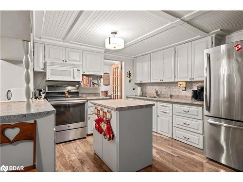 357 Southam Drive, Fenelon Falls, ON - Indoor Photo Showing Kitchen