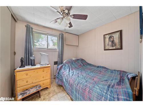 357 Southam Drive, Fenelon Falls, ON - Indoor Photo Showing Bedroom