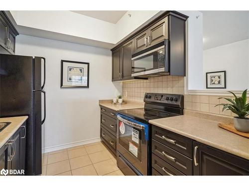 408-45 Ferndale Drive S, Barrie, ON - Indoor Photo Showing Kitchen