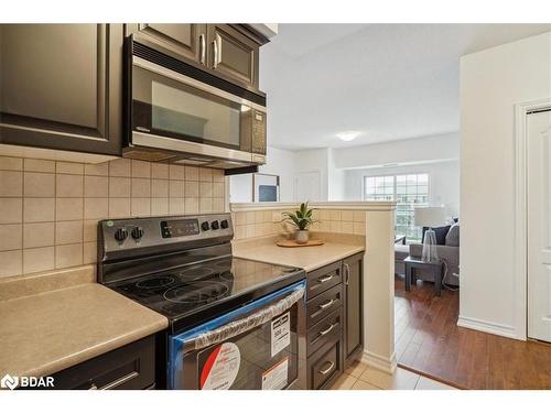 408-45 Ferndale Drive S, Barrie, ON - Indoor Photo Showing Kitchen