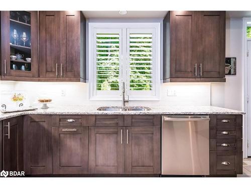 101 Jewel House Lane, Barrie, ON - Indoor Photo Showing Kitchen With Double Sink With Upgraded Kitchen