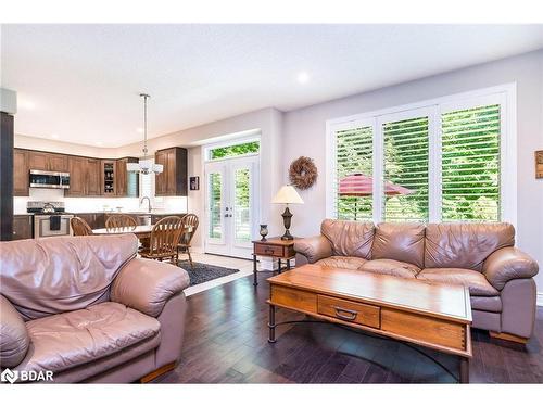 101 Jewel House Lane, Barrie, ON - Indoor Photo Showing Living Room