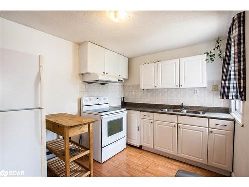 8 Grand Rapids Square, Brampton, ON - Indoor Photo Showing Kitchen With Double Sink