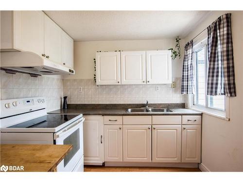 8 Grand Rapids Square, Brampton, ON - Indoor Photo Showing Kitchen With Double Sink