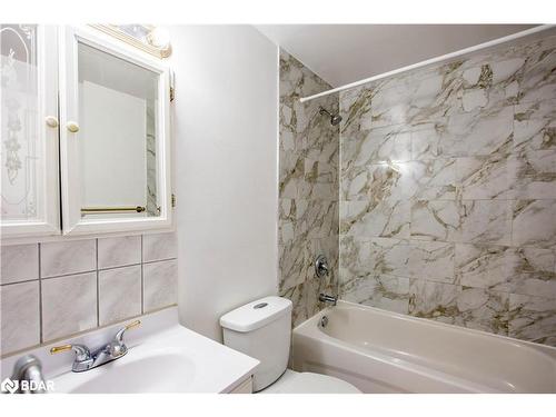 8 Grand Rapids Square, Brampton, ON - Indoor Photo Showing Bathroom