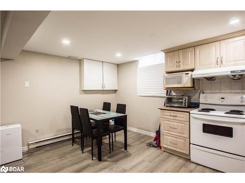 8 Grand Rapids Square, Brampton, ON - Indoor Photo Showing Kitchen