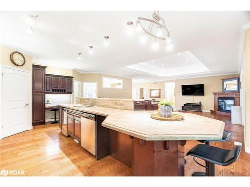 138 Knox Road E, Wasaga Beach, ON - Indoor Photo Showing Kitchen