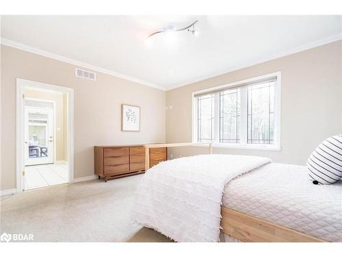 138 Knox Road E, Wasaga Beach, ON - Indoor Photo Showing Bedroom