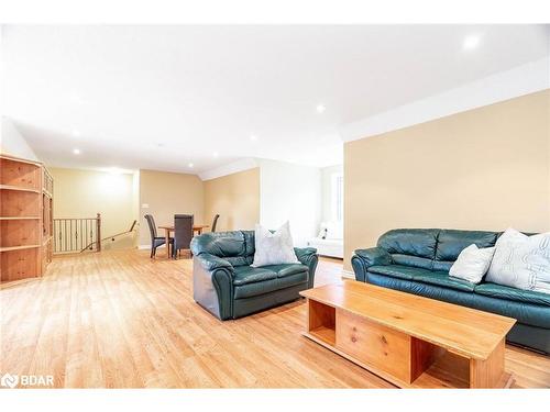 138 Knox Road E, Wasaga Beach, ON - Indoor Photo Showing Living Room