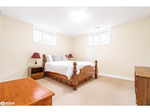 138 Knox Road E, Wasaga Beach, ON - Indoor Photo Showing Bedroom