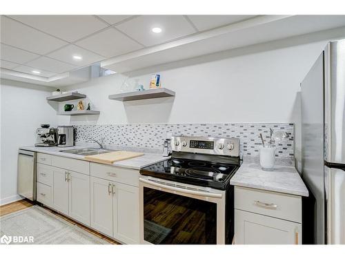 8 Appleton Trail, Brampton, ON - Indoor Photo Showing Kitchen