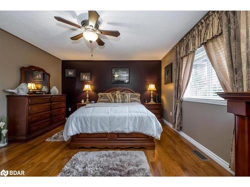 84 Kingsridge Road, Barrie, ON - Indoor Photo Showing Bedroom