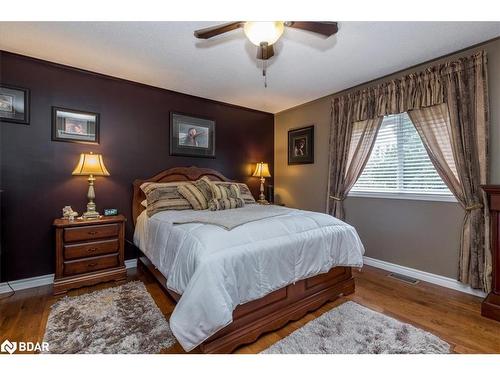 84 Kingsridge Road, Barrie, ON - Indoor Photo Showing Bedroom