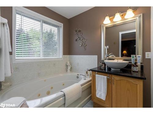 84 Kingsridge Road, Barrie, ON - Indoor Photo Showing Bathroom