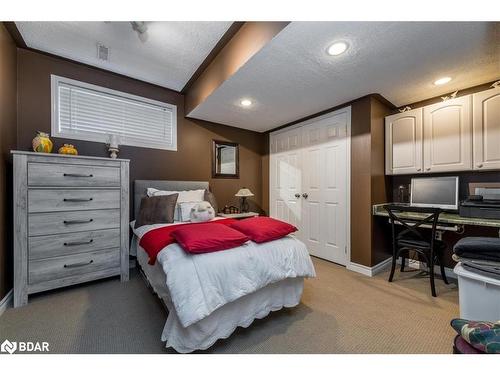 84 Kingsridge Road, Barrie, ON - Indoor Photo Showing Bedroom