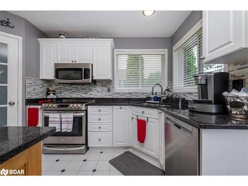 84 Kingsridge Road, Barrie, ON - Indoor Photo Showing Kitchen With Upgraded Kitchen