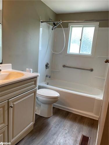 18 Craig Crescent, Barrie, ON - Indoor Photo Showing Bathroom