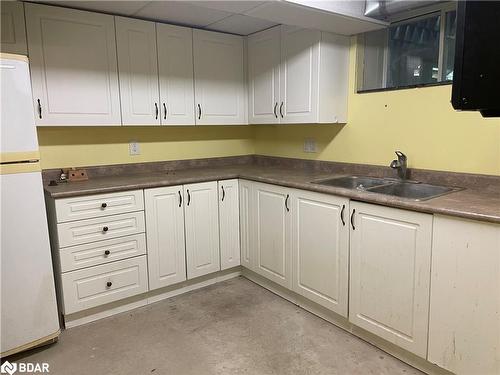 18 Craig Crescent, Barrie, ON - Indoor Photo Showing Kitchen With Double Sink